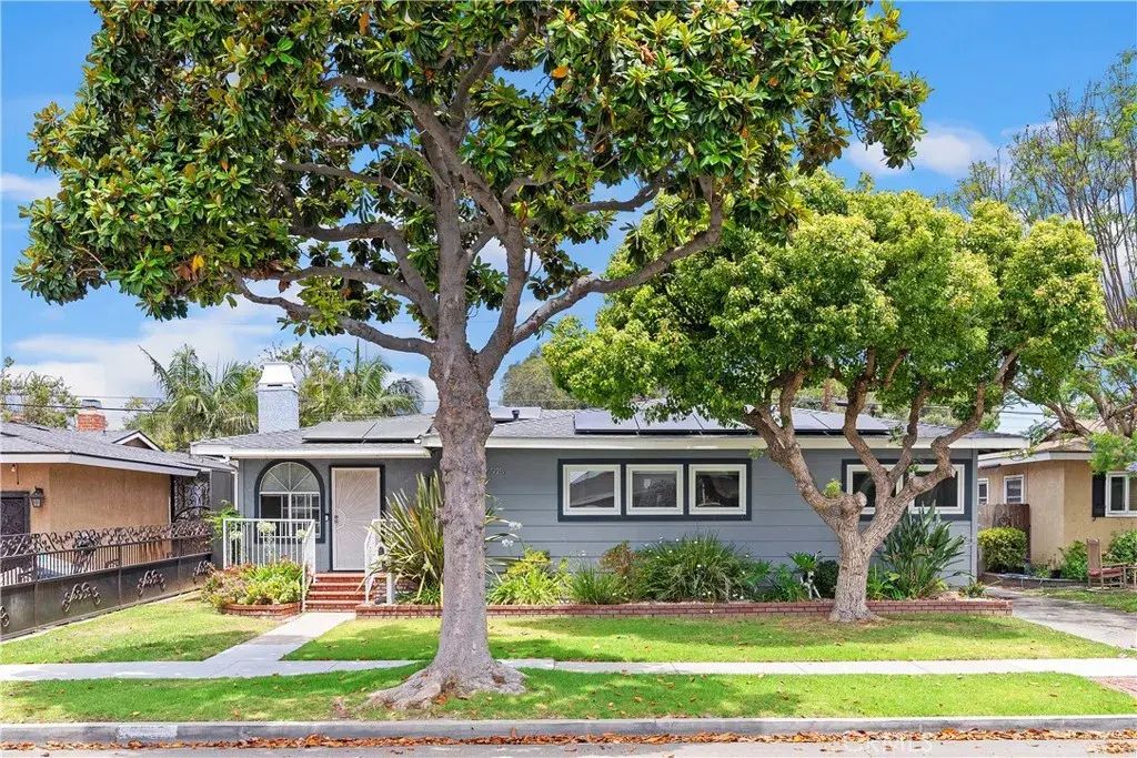 6915 E Fairbrook Street, Long Beach