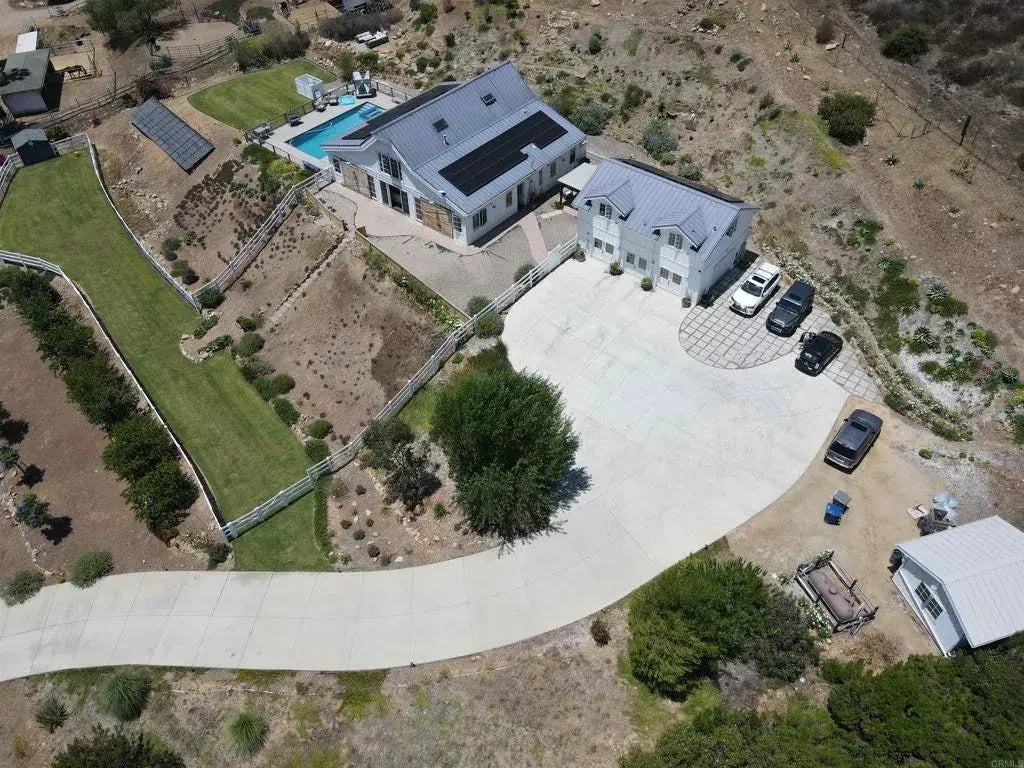 7702 Camino Sereno, Escondido