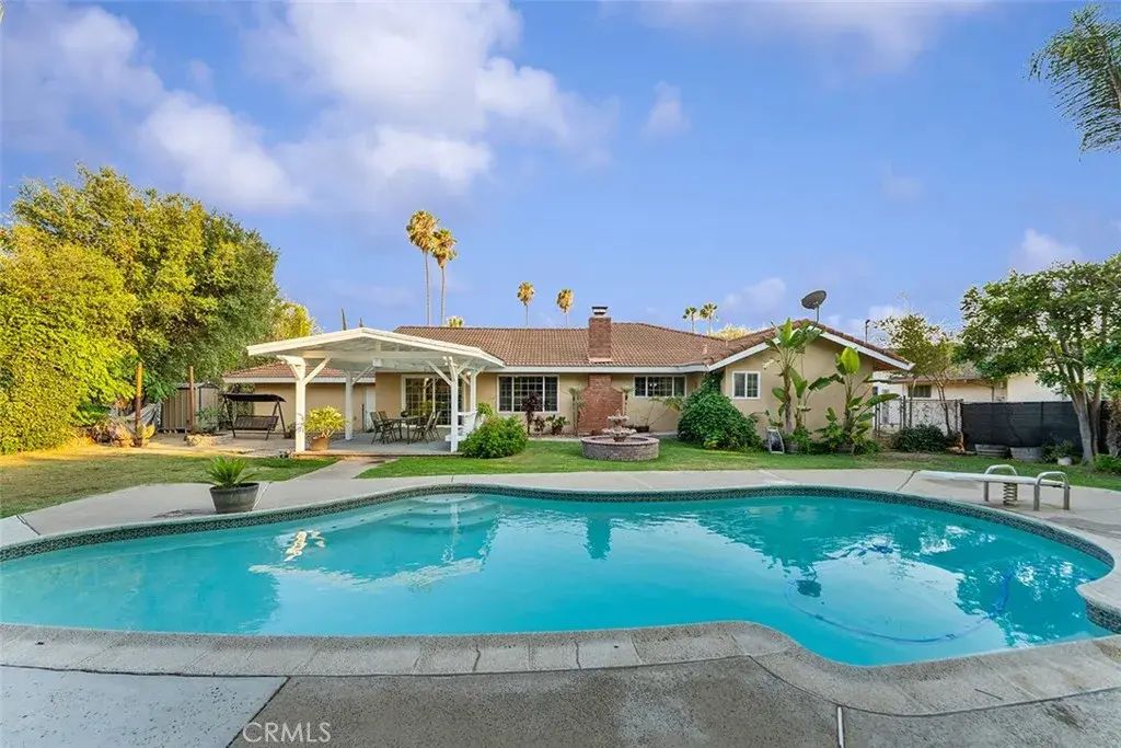 1073 E Knollcrest Drive, Covina