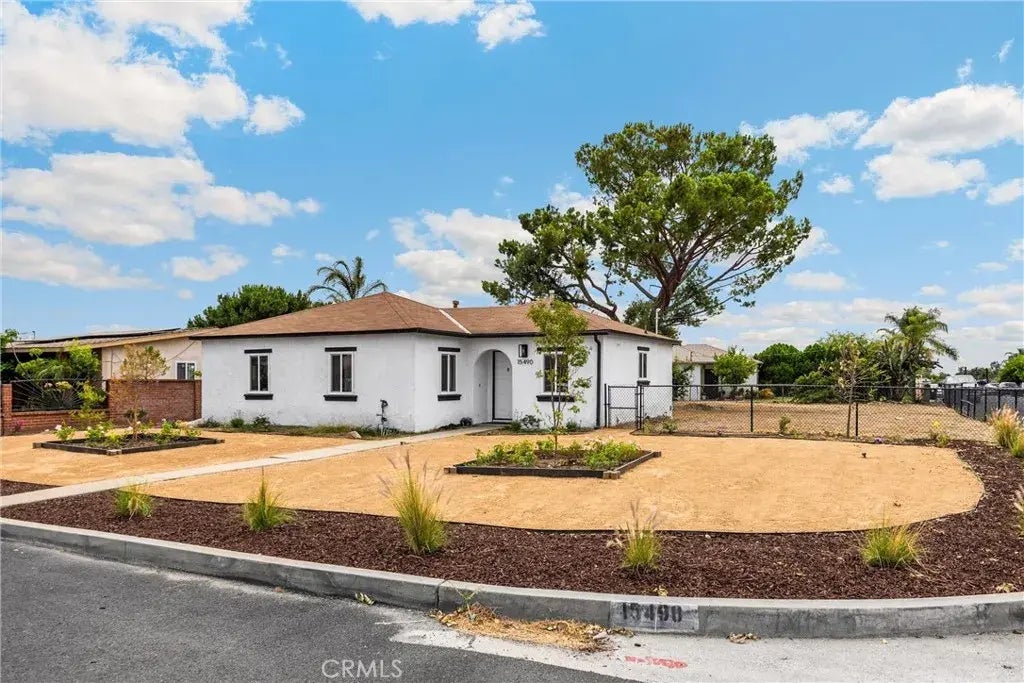 15490 Pine Avenue, Fontana