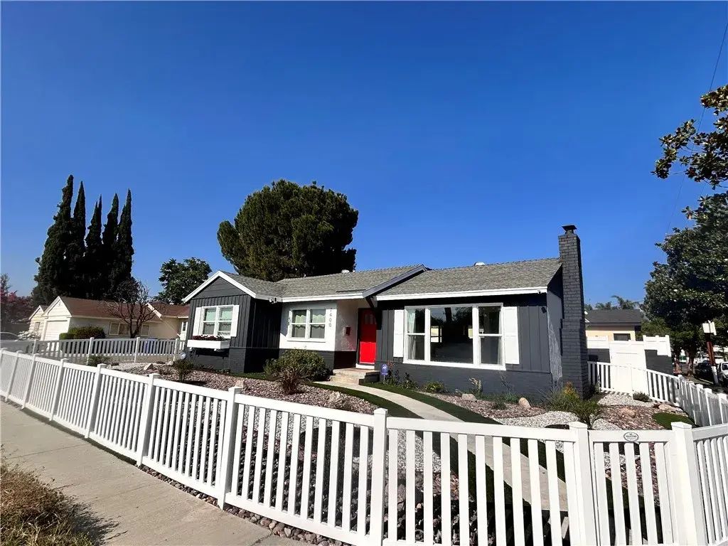 7400 Hatillo Avenue, Winnetka