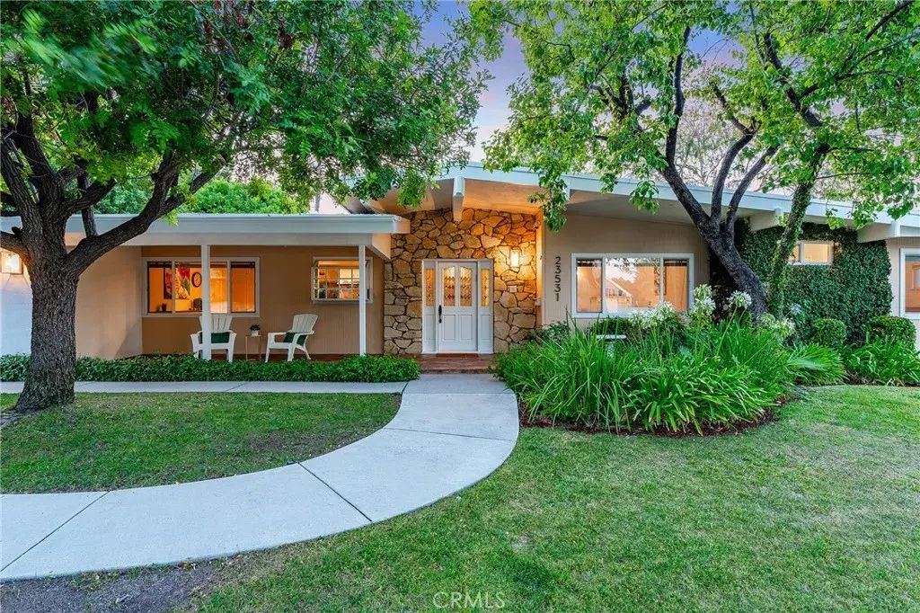23531 Ladrillo Street, Woodland Hills