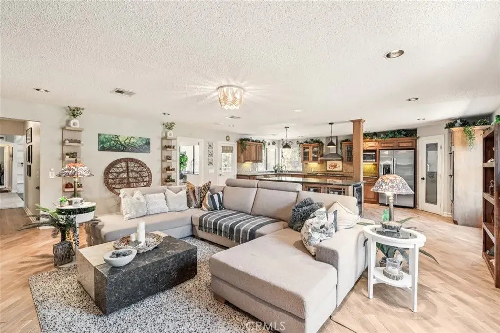 2848 W Avenue J4, Lancaster