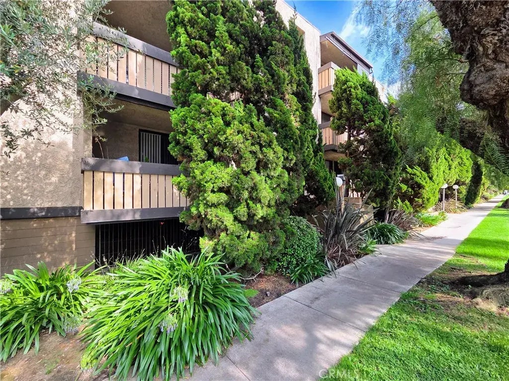 4170 Elm Avenue 305, Long Beach