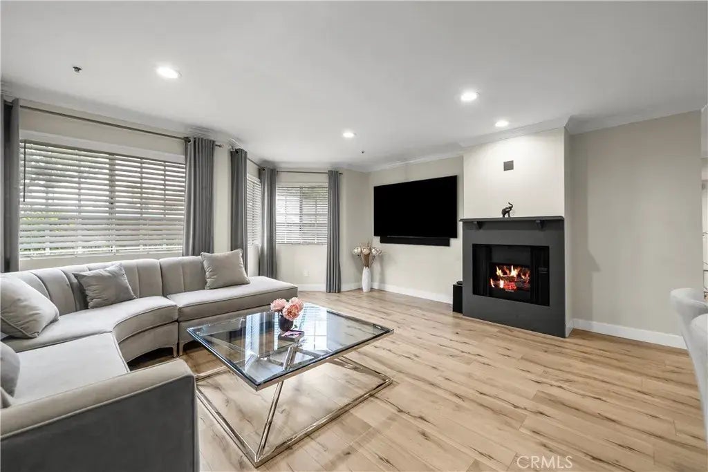 537 N Adams Street 105, Glendale