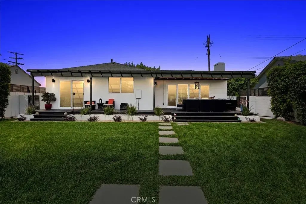 8114 Coldwater Canyon Avenue, North Hollywood