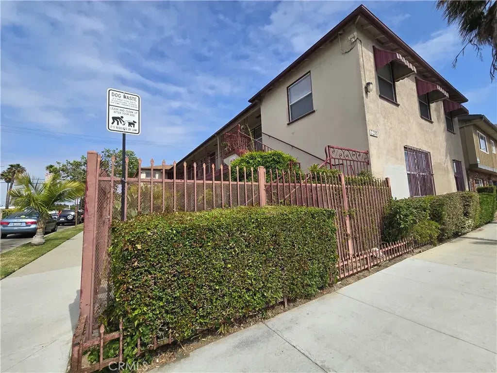 2290 Locust Avenue 2, Long Beach