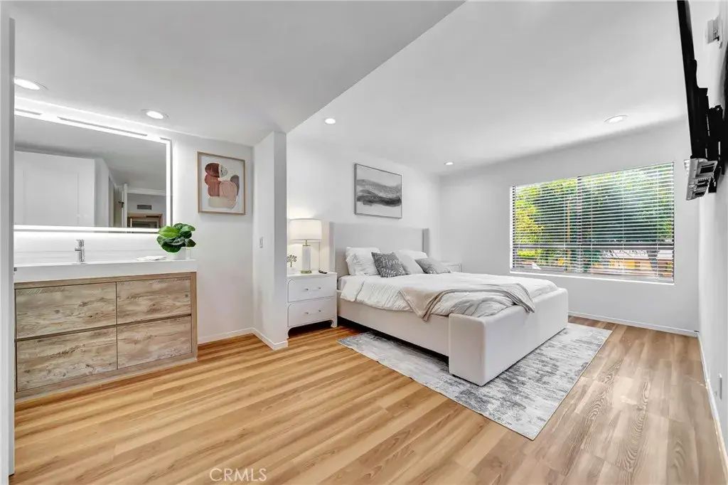 22100 Burbank Boulevard 230c, Woodland Hills