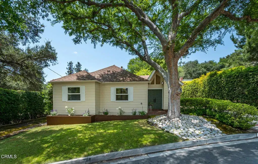 423 Devonshire Lane, Glendale