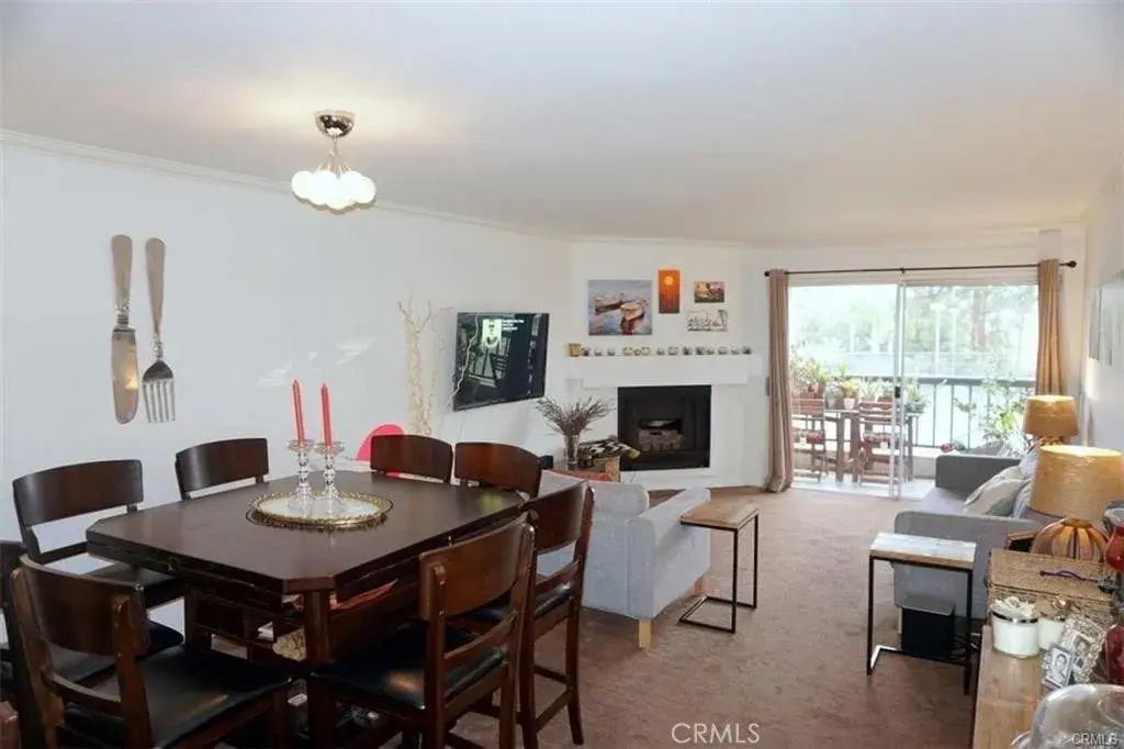 5520 Owensmouth Avenue 217, Woodland Hills