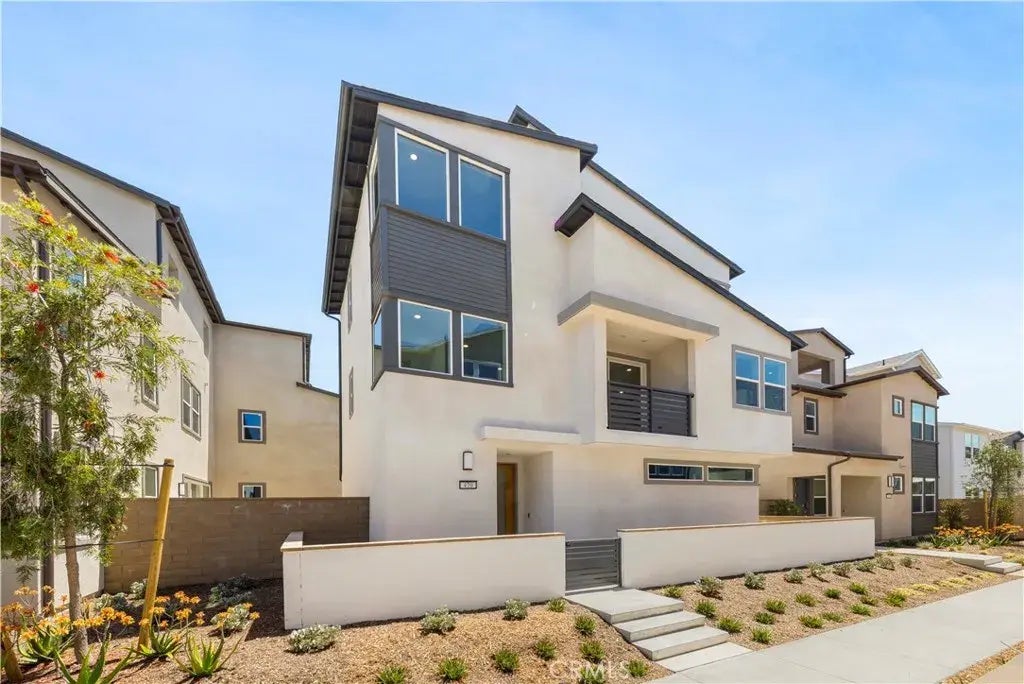 470 Lobata, Irvine