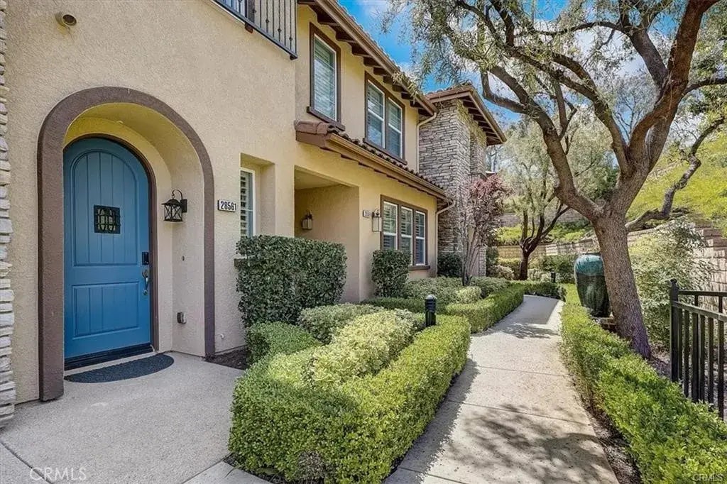 28561 Herrera Street, Valencia