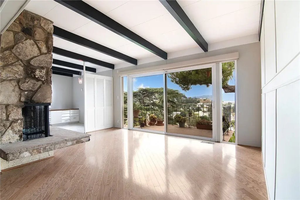 934 Highline Rd, Glendale