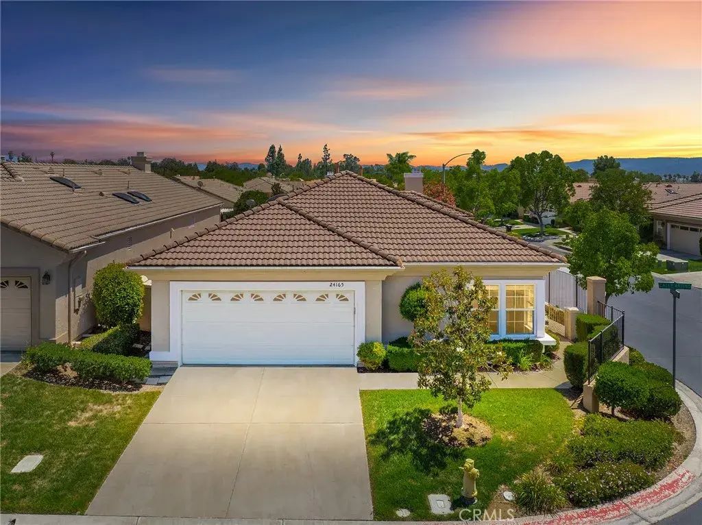 24165 Calle Artino, Murrieta