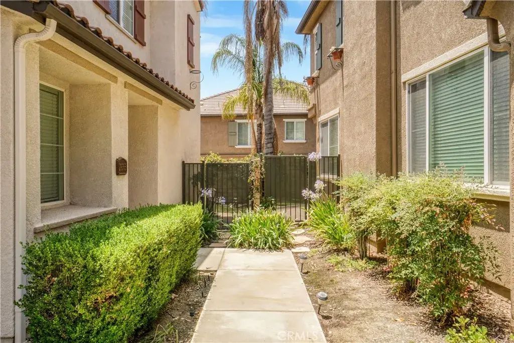 28365 Casselman Lane, Saugus