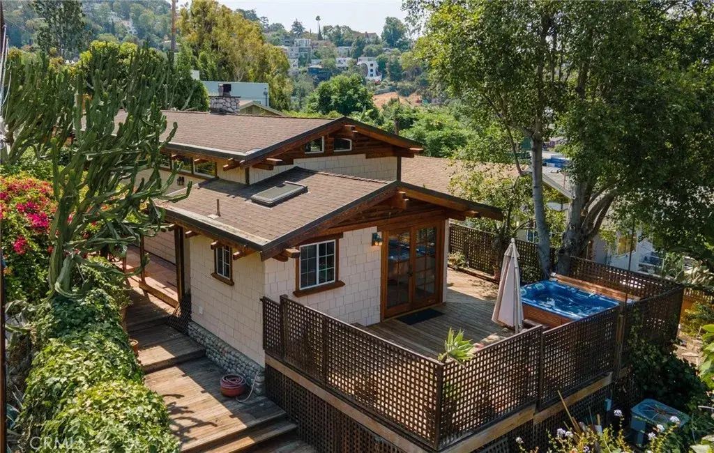 3950 De Longpre Avenue, Los Angeles
