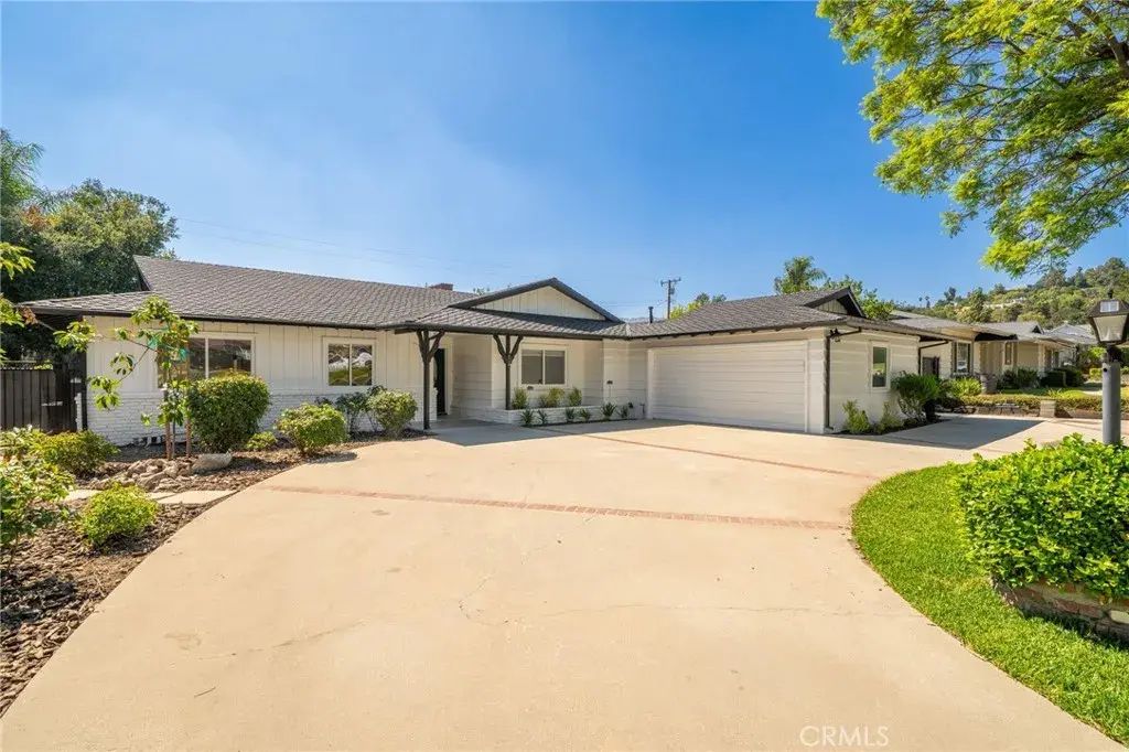 205 Hacienda Avenue North, Glendora