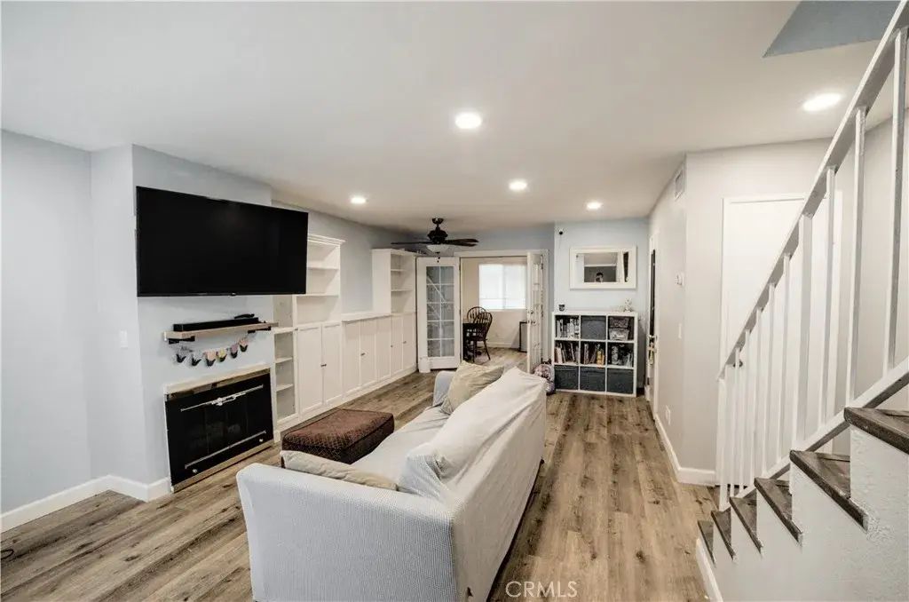 9140 Burnet Avenue 3, North Hills