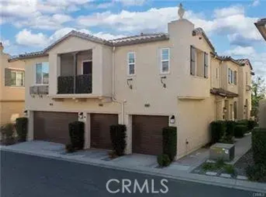 19554 Laroda Lane, Saugus