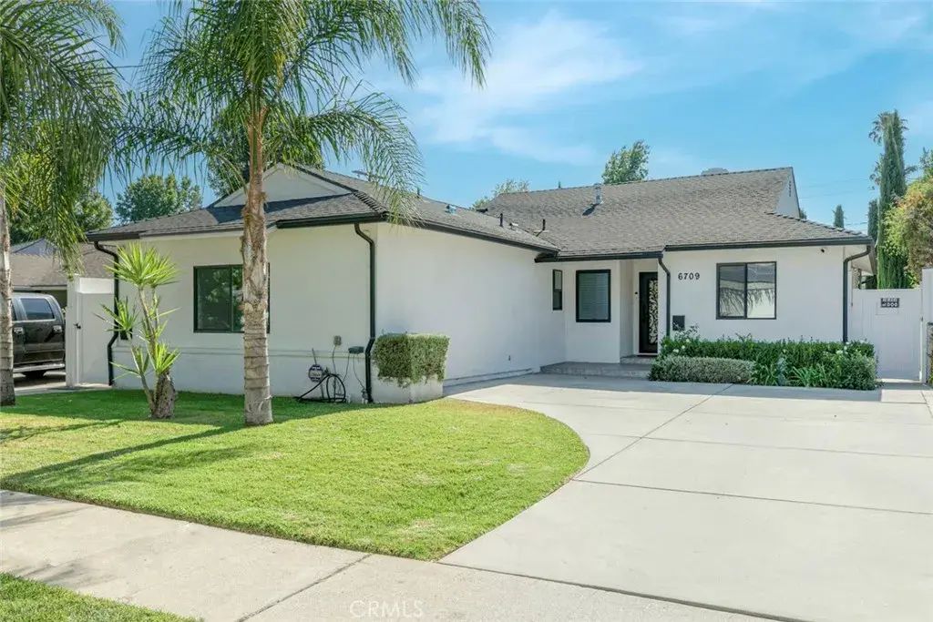 6709 Mammoth Avenue, Valley Glen