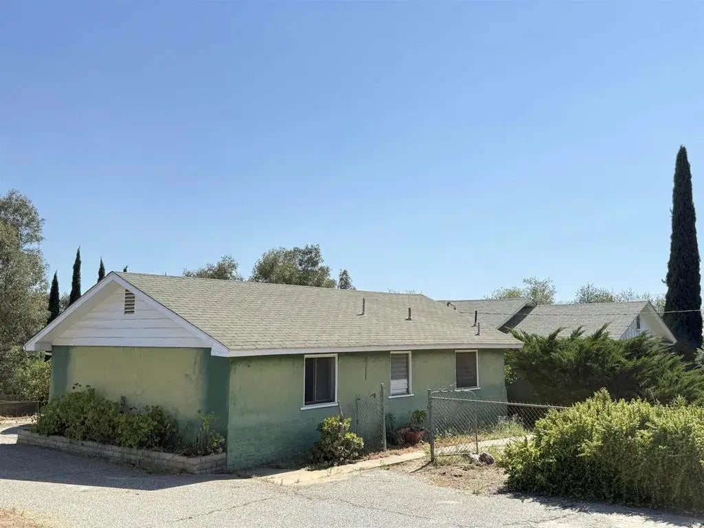 1705 E Alvarado Street, Fallbrook