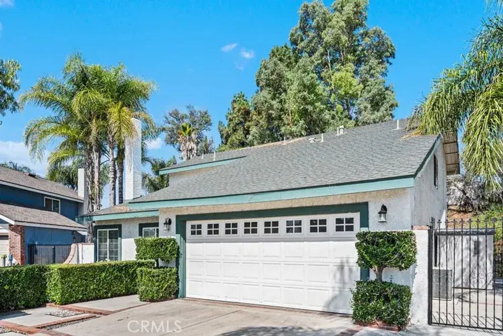 870 Nottingham Drive, Corona