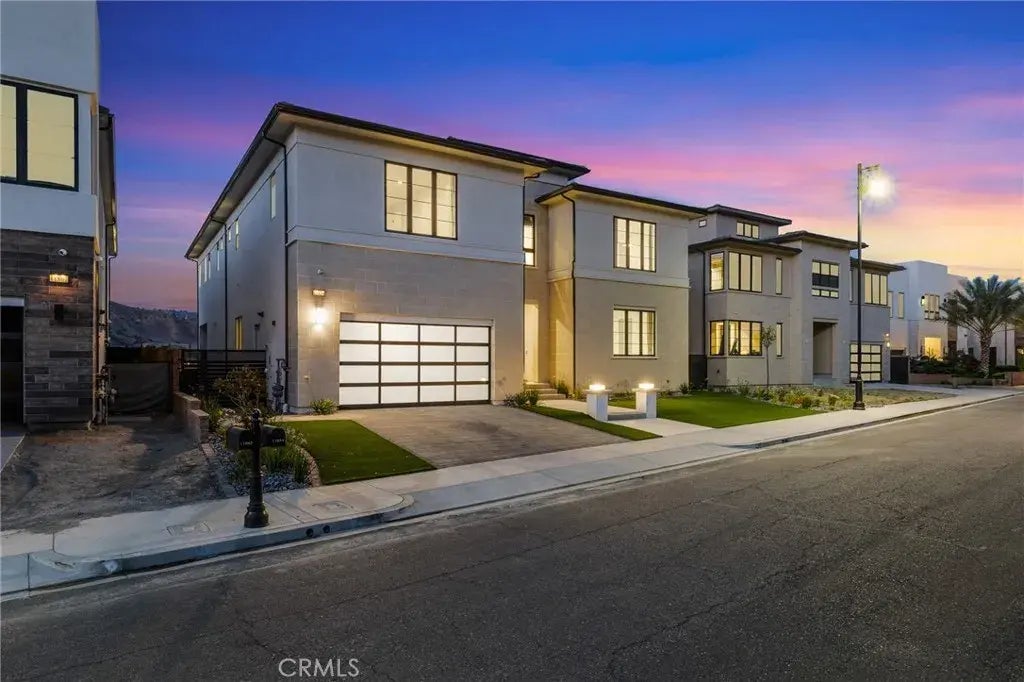 11854 N Hillsborough Lane, Porter Ranch