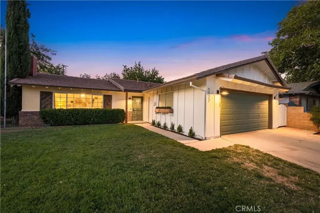 1127 W Avenue J-11, Lancaster