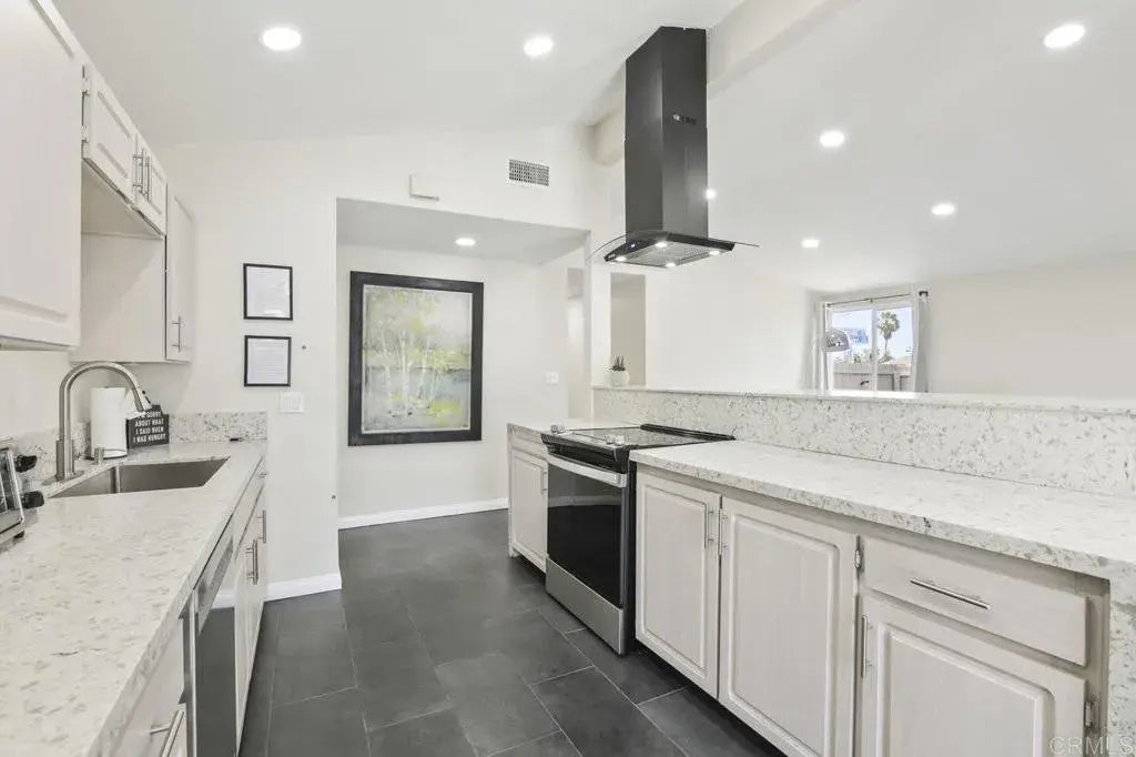 9452 Larrabee Avenue, 