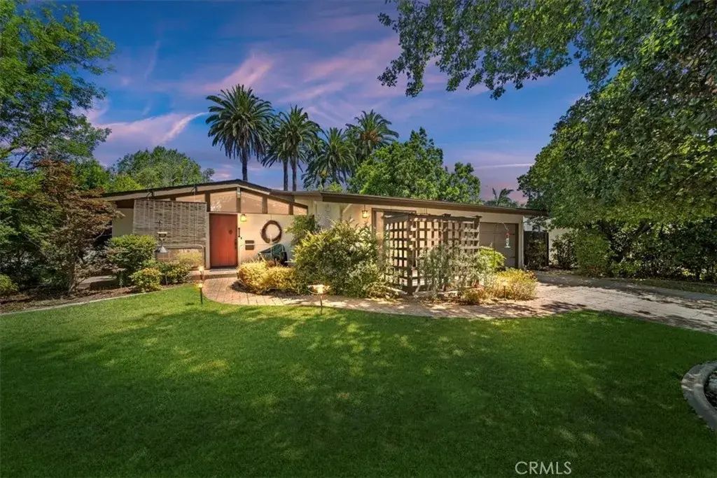 901 E Walnut Avenue, Glendora