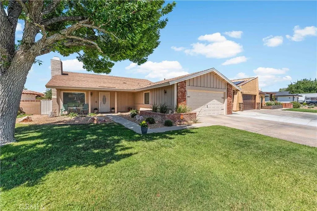 2217 W Avenue K12, Lancaster