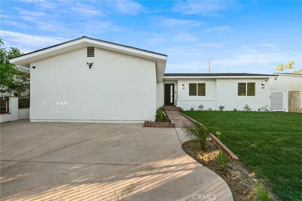 9076 Lev Avenue, Arleta