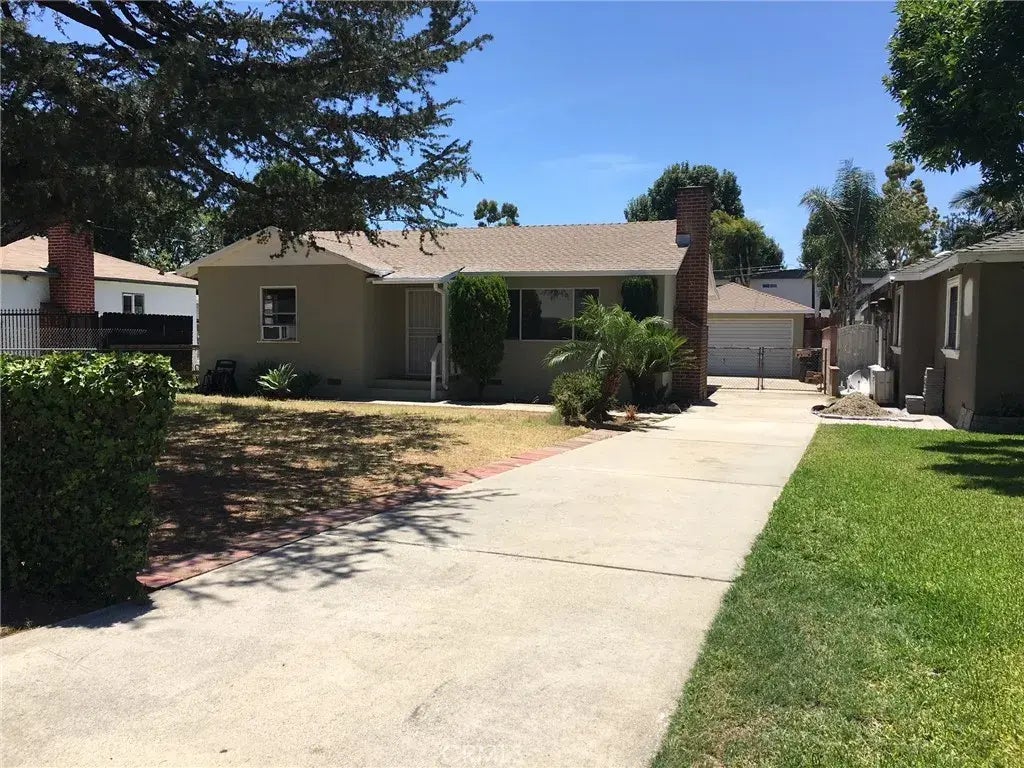 902 W Service Avenue, West Covina