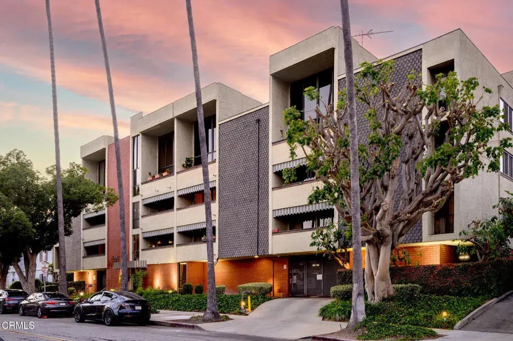 125 W Mountain Street 303, Glendale