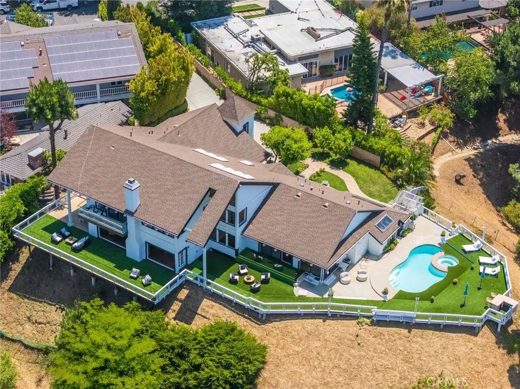 15541 Aqua Verde Drive, Los Angeles
