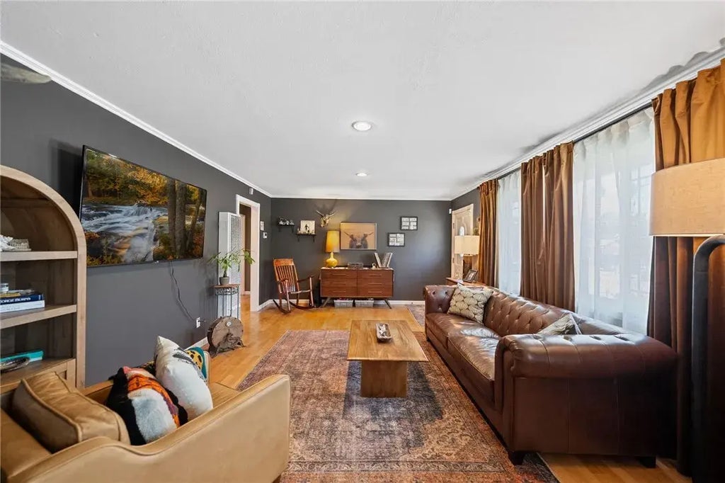 4833 Chateau Drive, CLAIREMONT