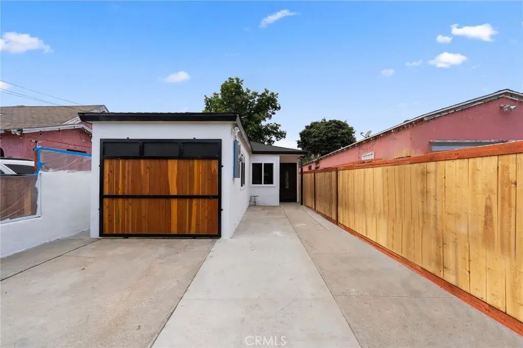 9517 Grape St, Los Angeles