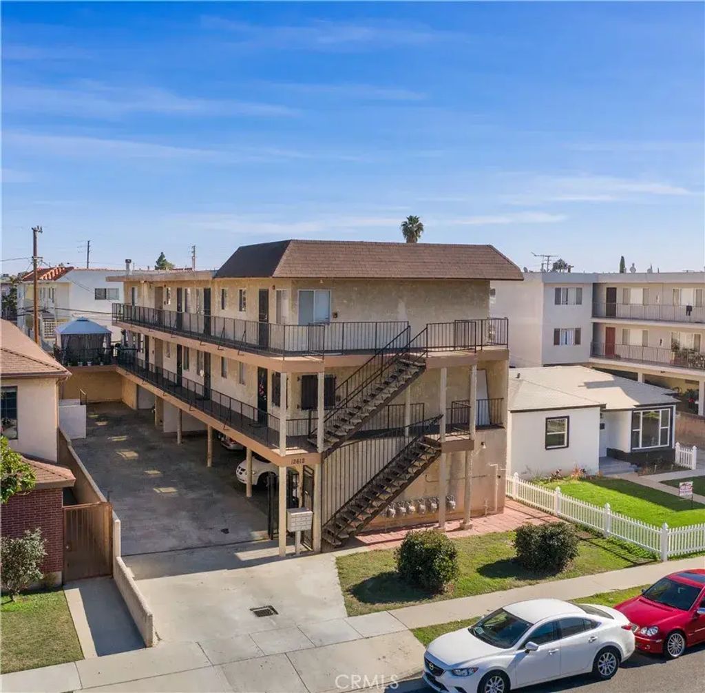 12612 Kornblum Avenue, Hawthorne
