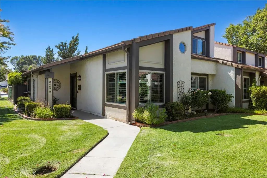 24678 Golfview Drive, Valencia