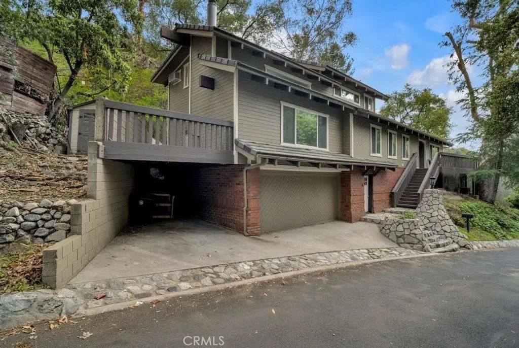 850 Country Club Drive, Burbank
