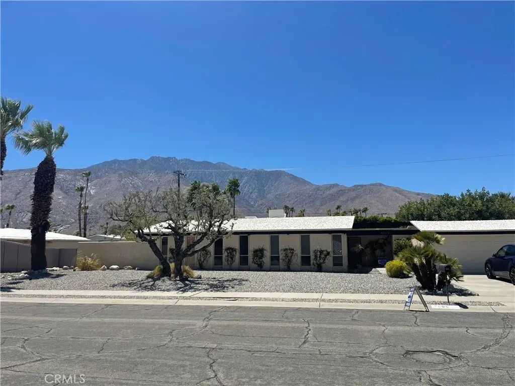 2605 N Kitty Hawk Drive, Palm Springs