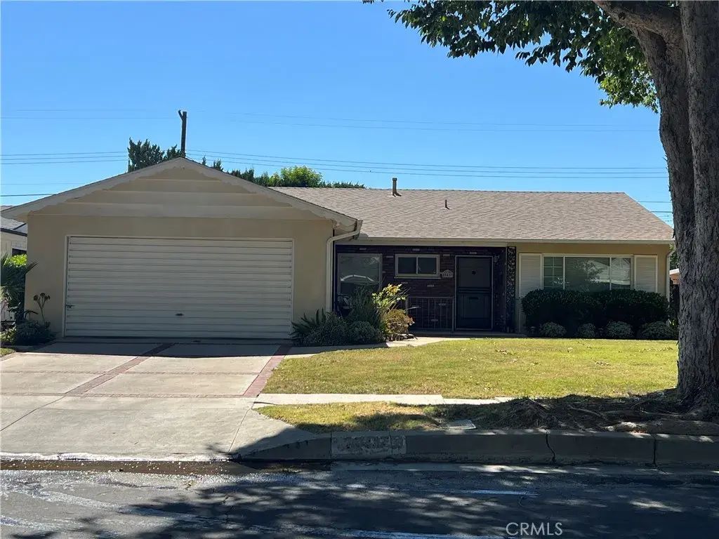 23437 Schoolcroft, West Hills