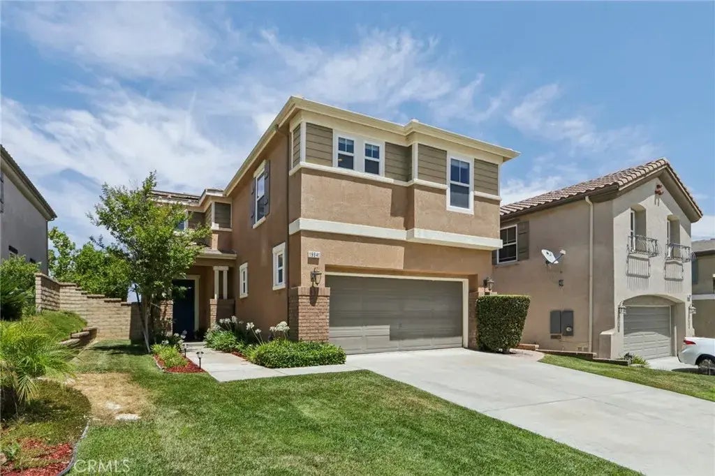 19941 Christopher Lane, Saugus