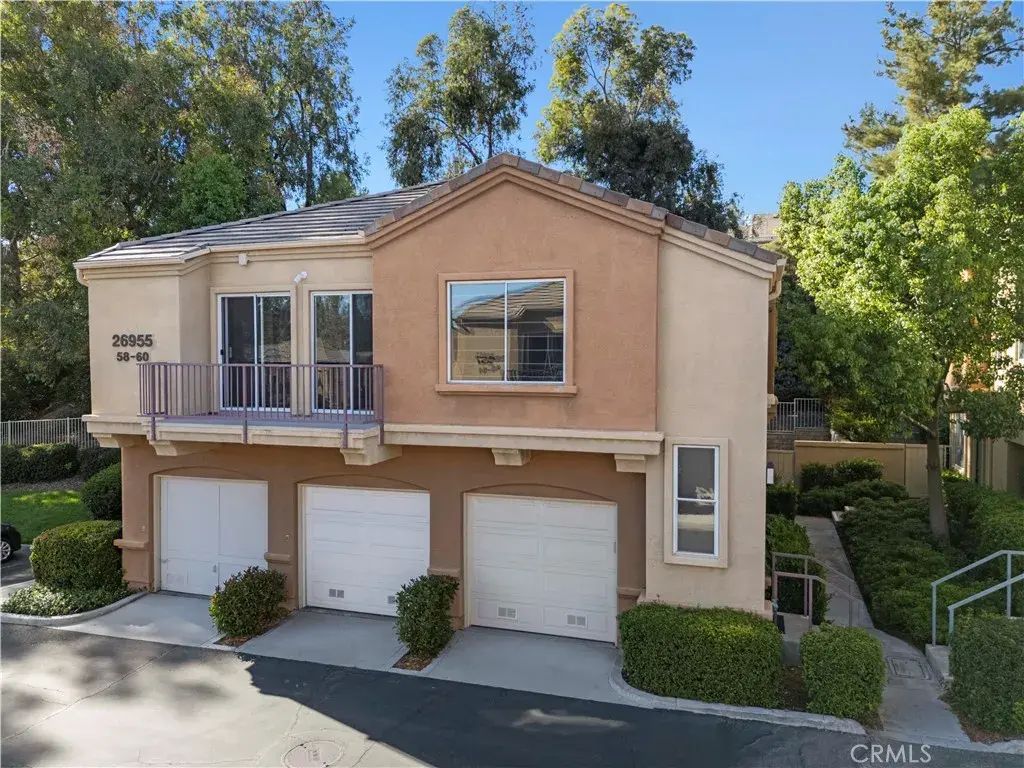 26955 Hillsborough 60, Valencia