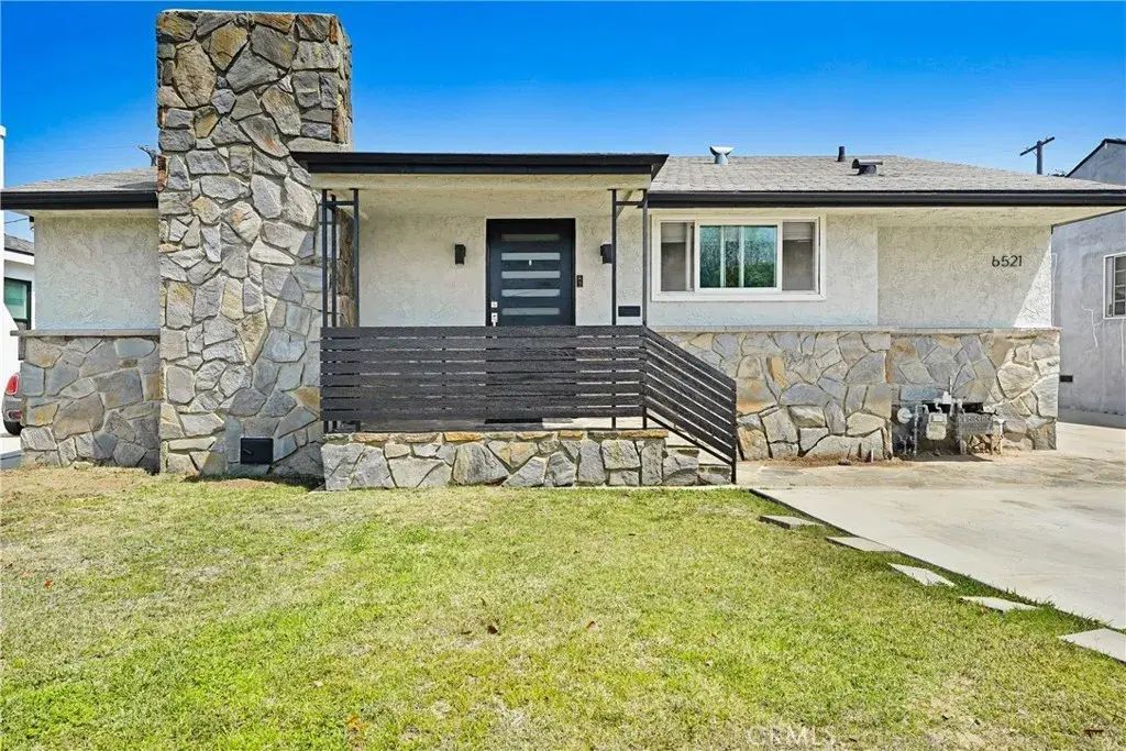6521 W 85th Street, Los Angeles