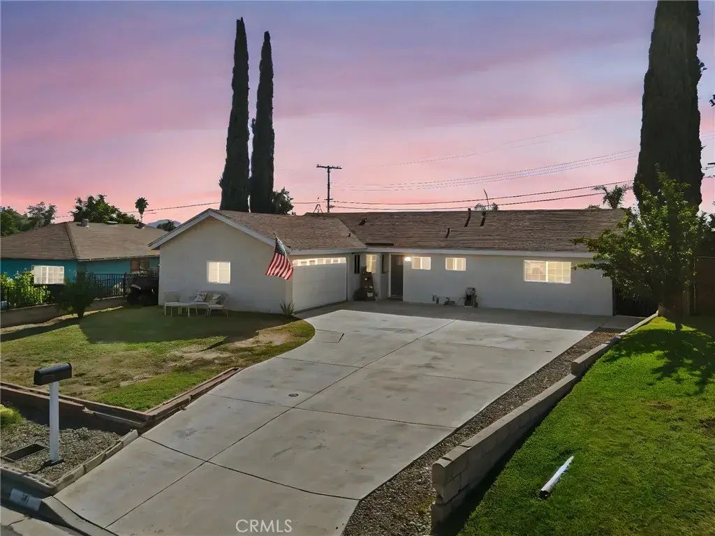 371 Claire Street, Riverside