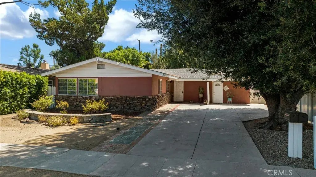 7226 Maynard Avenue, West Hills