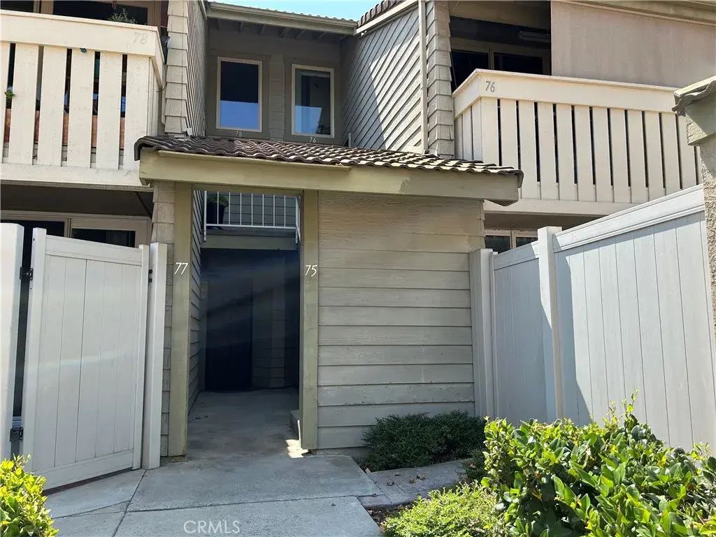 75 Town And Country Road, Pomona