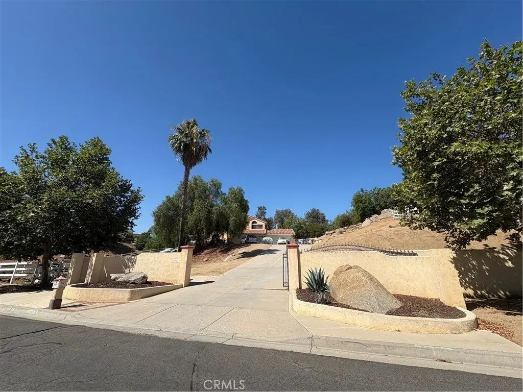 17905 Luna Court, Riverside