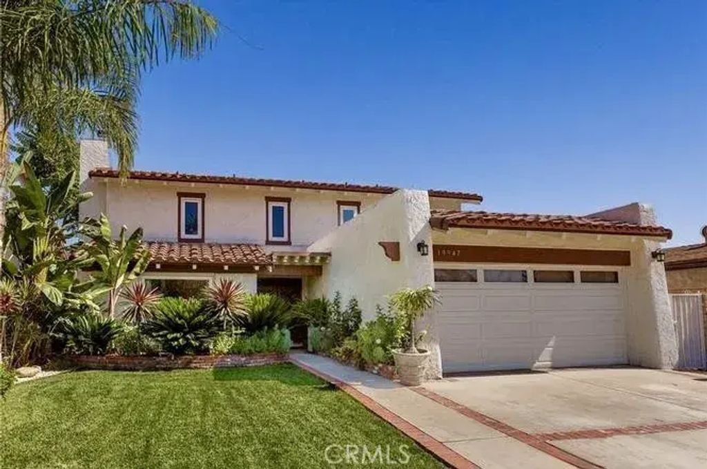 19947 Cantara Street, Winnetka